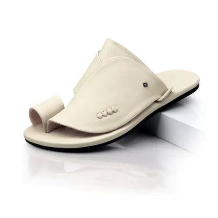 حذاء شرقي سادة بيج TA-196